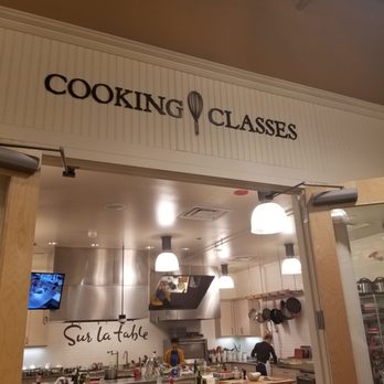 Sur La Table - The Cooking Class Room - Kitchen Supplies Near Me - Chicago, Illinois