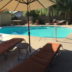 Arizona Sunburst Inn - Pool, hot tub and lounge chairs