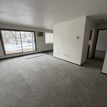 Ridgewood Apartments - Living room - Apartments Near Me - Saint Paul, Minnesota