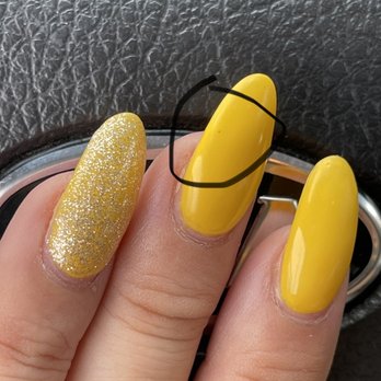 Unique Nails & Spa - Bubble then it'll chip away nail polish - Nail Salons Near Me - Temecula, California