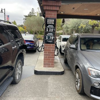 Honor Market - DO NOT PARK IN FRONT OF PUMPS UNLESS YOU ARE GETTING GASOLINE!!! - Gas Stations Near Me - Yountville, California