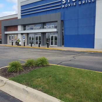 Studio Movie Grill - American Near Me - Wheaton, Illinois