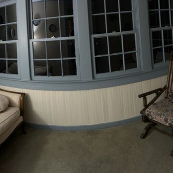 Wayside Inn  - Enclosed porch with rocker - Hotels Near Me - Middletown, Virginia
