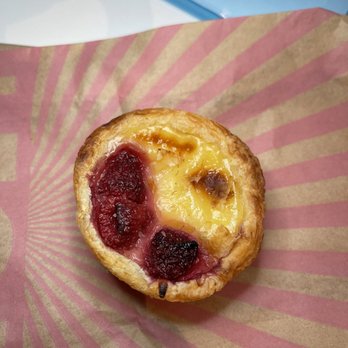 Leon - Raspberry pastry - delish - Salad Near Me - London, XGL