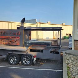 Dill's Deli & Bbq - Looks like they got a good BBQ set up!!