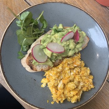 The Refinery - Avocado toast and scrambled eggs - Wine Bars Near Me - London, XGL