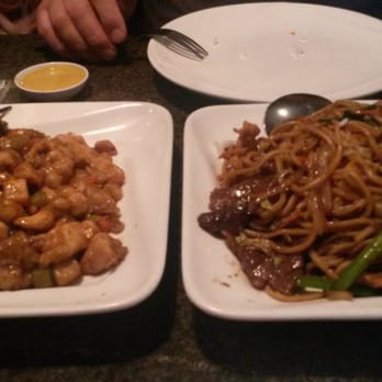 Red Ginger Restaurant - Cashew chicken and house lo mein - Chinese Near Me - Temecula, California Red Ginger Restaurant - Cashew chicken and house lo mein - Chinese Near Me - Temecula, California