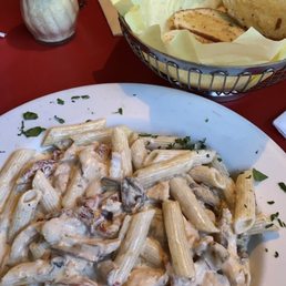 My Spanish is very limited so I can't tell you exactly what I ordered but it is a pen a pasta with chicken. My Spanish is very limited so I can't tell you exactly what I ordered but it is a pen a pasta with chicken.