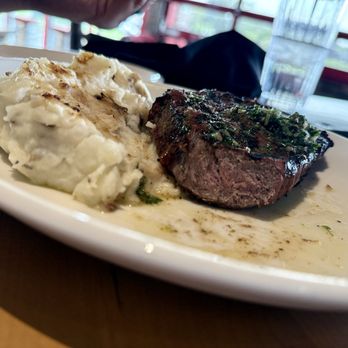 Twin Peaks - New American Near Me - Omaha, Nebraska