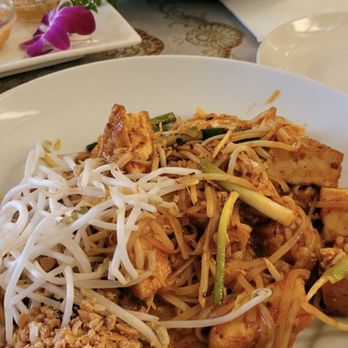 Basil Thai Bistro - Thai Near Me - San Diego, California