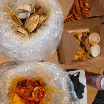 Cap't Loui - Crawfish, clams, and fisherman's Platter - Cajun/Creole Near Me - Dallas, Texas