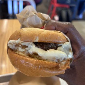 Gott's Roadside - Gruyère & Caramelized Onion Burger - New American Near Me - Palo Alto, California