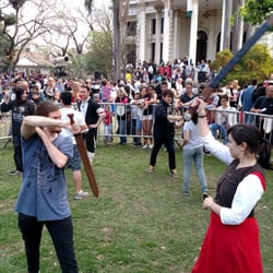 Centro Municipal Villa Hortensia - Duelo de espadas @CulturaCMDNorte #LaComarca