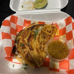 Loncheria Otro Rollo - Birria tacos