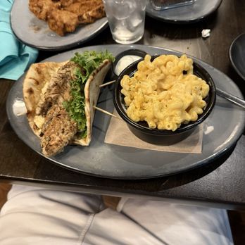 City Line Bar and Grill - Chicken Shawarma with macaroni and cheese. Chicken Shawarma was definitely missing some other ingredient. Didn't really care for it - New American Near Me - Albany, New York