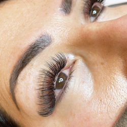 Posh Nails - Volume lashes extensions