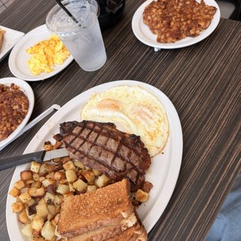 Le Peep - Breakfast & Brunch Near Me - Edison, New Jersey Le Peep - Breakfast & Brunch Near Me - Edison, New Jersey