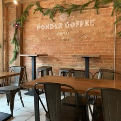Ponder Coffee - Inside decorated for christmas time