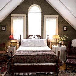 Clifford House Bed & Breakfast - Schneider Suite, third level with private bath. Bath has tub. Stand up shower available one flight down.