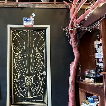 Roxa Hammock Cafe - Love the witchy decor - Cafes Near Me - Santa Cruz, California