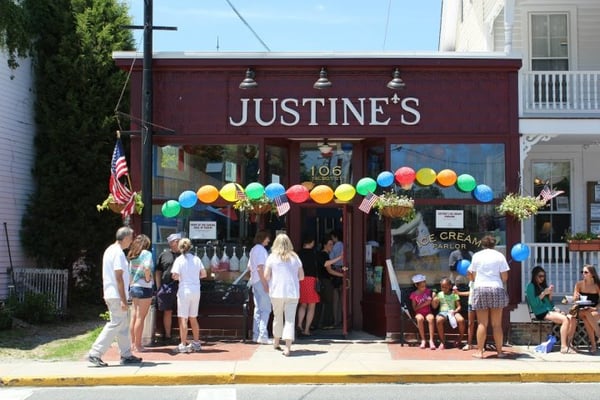 Justine's Ice Cream Parlour by null
