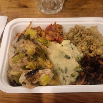 Rosmarino - Vassoio medio. - Vegan Near Me - Milan, Michigan Rosmarino - Vassoio medio. - Vegan Near Me - Milan, Michigan