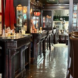Galtee Inn - Fun bar seating area