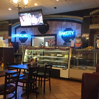 Georgia Diner - The cakes look delicious and deadly for the thighs! - Diners Near Me - Duluth, Georgia