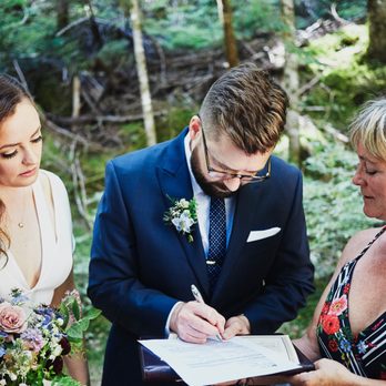 Black House Flowers - Perfect Boutonniere by Black House Flowers - July 2018. - Florists Near Me Black House Flowers - Perfect Boutonniere by Black House Flowers - July 2018. - Florists Near Me