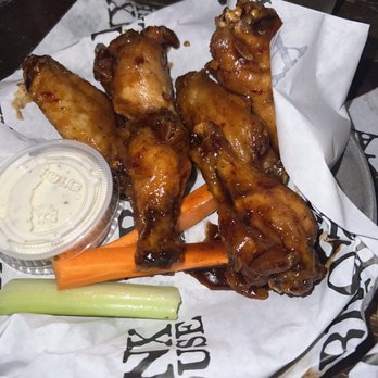 Bronx Alehouse - Thai chili wings - American Near Me - Bronx, New York