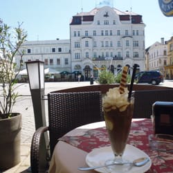 Cafe Arkady - Kawa mrożona z dwiema gałkami lodów. Pycha!