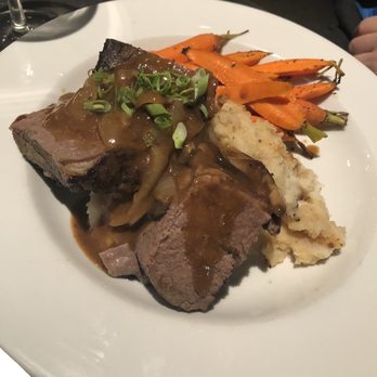 The Wine Bar - Grand Blvd - Wagu short ribs with mashed potatoes and roasted herb carrots - Wine Bars Near Me - Miramar Beach, Florida