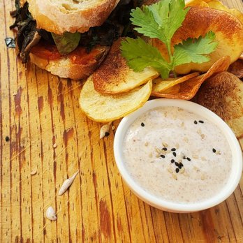 Chaya y Cacao - Breakfast Sandwich sin huevos con hongos. - Breakfast & Brunch Near Me - Cancún, ROO
