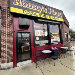 Ronny's Place - The front and only entrance of the best pizza I've ever eaten