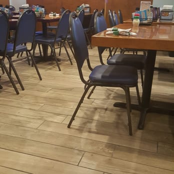 Merlins Pizza - Seating - Pizza Near Me - Destin, Florida Merlins Pizza - Seating - Pizza Near Me - Destin, Florida