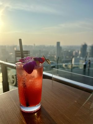 CÉ LA VI Singapore: Restaurant, SkyBar & Club Lounge by null