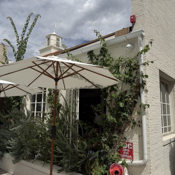 Great White - Outside - Breakfast & Brunch Near Me - Los Angeles, California