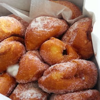 Leonard's Bakery - A tasty bunch of malasadas! - Bakeries Near Me - Honolulu, Hawaii Leonard's Bakery - A tasty bunch of malasadas! - Bakeries Near Me - Honolulu, Hawaii