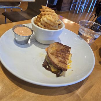 Le Buzz Caffe - Kids grilled cheese with waffle fries - Coffee & Tea Near Me - Tucson, Arizona