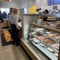 Dunkin' - Counter