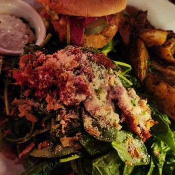 Bootlegger Cocktail Bar & Cuisine - Chicken sandwich - Cocktail Bars Near Me - Montreal, Quebec