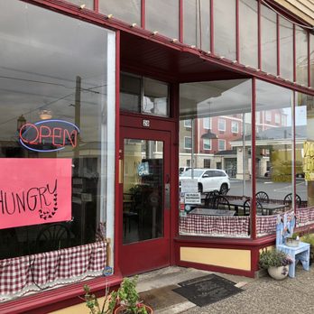 Yellow Curry Cozy Thai - Store front - Thai Near Me - Seaside, Oregon Yellow Curry Cozy Thai - Store front - Thai Near Me - Seaside, Oregon