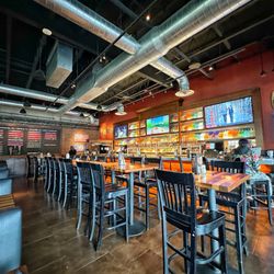 BJ's Restaurant & Brewhouse - Empty bar