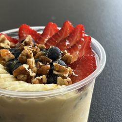 Florida Nutrition - Peach mango smoothie bowl with protein as well