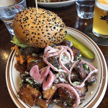 Pub Bishop & Bagg - Pubs Near Me - Montreal, Quebec Pub Bishop & Bagg - Pubs Near Me - Montreal, Quebec