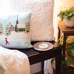 Jeannine Woods, KonMari Certified Organizing Consultant - Create calm from the chaos and let me show you how your favorite items can make your home a lovely, peaceful haven.
