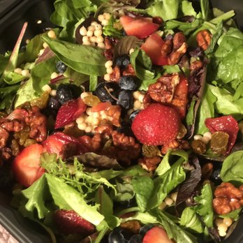 Two Hound Red Brewing - Couscous & Berry salad - Brewpubs Near Me - Glen Ellyn, Illinois