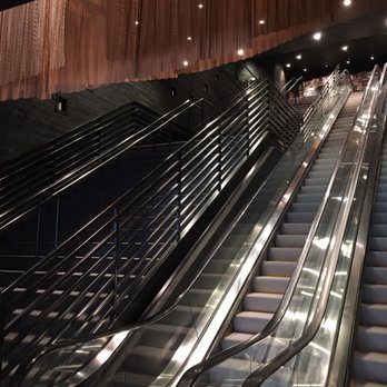 IPIC Fort Lee - Cinema Near Me - Fort Lee, New Jersey