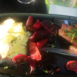 Le Surfing - Magret de canard. Oups, assiette déjà entamée avà de prendre le cliché : pas pu résister. Trop bon.
