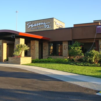 Seasons 52 - Seasons 52 at the St. Johns Town Center is a standalone building, and offers ample parking and complimentary valet. - New American Near Me - Jacksonville, Florida